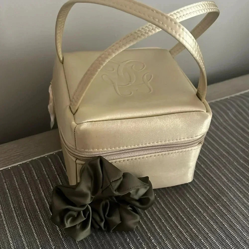 NEW GUERLAIN Paris Pouch Cosmetic Jewelry bag W/handles + Go…